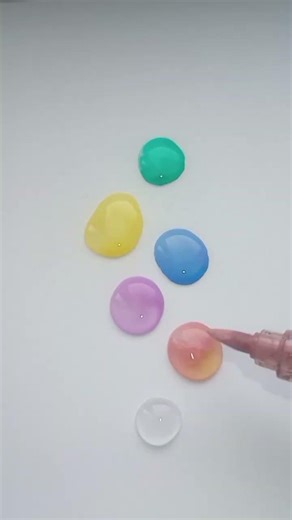 A Drop of Water Changed Its Color 💧🎨