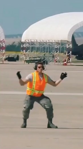 291K views · 14K reactions | Dancer in runway 酪 Follow me IG for...