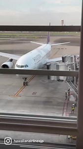 8月2日、羽田-ホノルル線運航再開！ 本日HA864便が無事羽田空港を出発しました🛫 運航再開を祝してゲートにてお祈りをし、ご搭乗のお客様には#TravelPono のエコバッグをお渡ししました🤙🏽 Mahalo! #羽田運航再開 #PualaniProud #ハワイ旅行 #そろそろハワイへ | ハワイアン航空 Hawaiian Airlines Japan