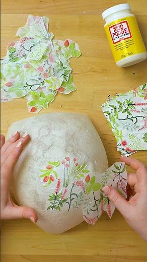 Set the mood with glowing luminaries! 🌟