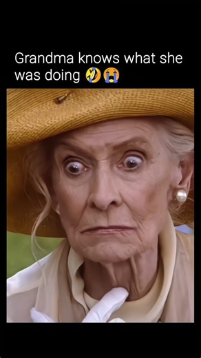 Movies ¦ Entertainment ¦ Rich Movies on Instagram: "💫 Hitch (2005) 💘😂💼 🎥 1h 58m • Romantic Comedy • Feel-Good • Dating 🎞️ Professional “date doctor” Alex Hitchens helps clueless men win the women of their dreams — but when he meets sharp, no-nonsense journalist Sara Melas, his own smooth tactics fall apart. While coaching the lovable Albert Brennaman to impress celebrity Allegra Cole, Hitch’s world turns upside down when Sara exposes his secret job. Chaos, misunderstandings, and surprising