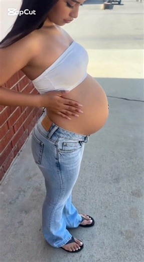 Latina big belly = 🥛💦😫 #belly #pregnant #bloated #stuffed #embarazo