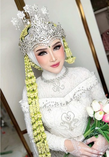 Beautiful Bride Davina: Stunning Makeup Transformation