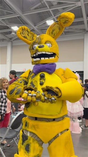 This Springtrap cosplay by ‪@ThePhantomStrap‬ is just so incredible at Tidewater Comic Con! #fnaf