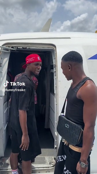 Funnyfreakc (@funnyfreakc) - Funny Falls: Hilarious Moments of People Tripping