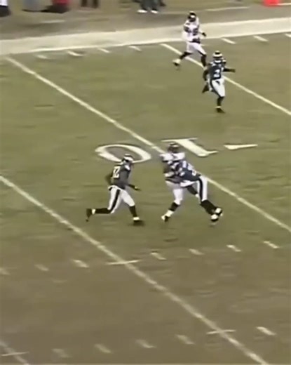 NFL Top Plays (pt 53): Brian Dawkins HUGE Hit vs Falcons #eagles #nfl #highlights #topplays