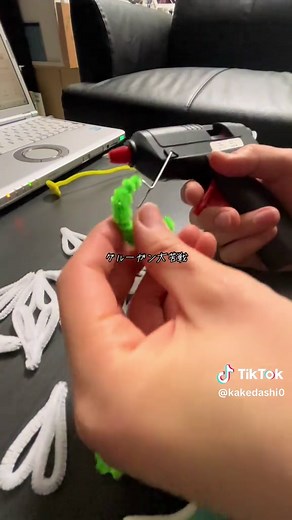 まだ引っ越し前で荷物もまとめてないけどやってみたすぎて🥹 #枯れない花#モールフラワー#モールフラワーの作り方#ガーベラ#ハンドメイド初心者#アドバイスください