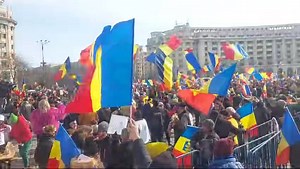 831K views · 33K reactions | “Câteva mii” de protestatari titrează presa sistemului… ne vedem pe 1 martie să facem curățenie generală la început de primăvară | George Simion | Facebook