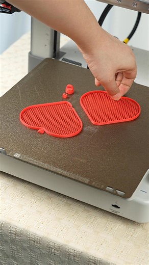 Love hides within... the sparse infill pattern. 💖 Create a Valentine's gift box bursting with personality! 💝 Filament: High Speed Matte PLA Cherry Red/Sakura Pink/White Model from MakerWorld: mihai_t; Printzee 🔗Click on https://www.sunlu.com/ for more info about SUNLU filaments. #sunlu #3dprinting #3dprint #3dprints #3dprinter #3dmodel #3dmodels #3dprintinglife #3dprintingcommunity #3dtoy #3dprintingtoy #3dprintingservice #3dprintingindustry #3dprintedmodels #printer3d #3dprintingnerd #3dprin