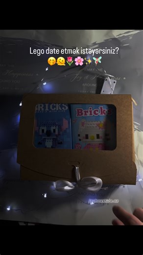 JoyBox | Hədiyyəlik Boxlar on Instagram: "Biri sənə biri ona lego set🤭🫠🌸 Setə nə daxildir? Samanlı qablaşma🌸 Sevimliniz olan stitch legoo Stokları bitiriyiniz və tez-tez yenilənən hello kitty lego🩷 |hədiyyə, date idea, görüş idea, hədiyyə idea, münasib hədiyyə fikri, münasib hədiyyə, təcili hədiyyə, lego date, my shayla, stitch lego, hello kitty lego, box, hədiyyə, 8 mart hədiyyə, məktəbli| #joyboxstore #8mart #hədiyyəbakı #dateidea #lego Baku/Azerbaijan📍"