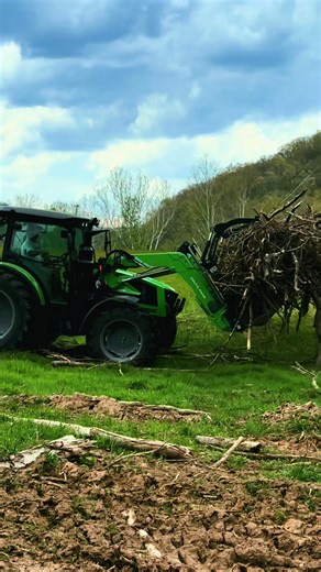 Just another day of progress and break downs on my buddies Farm. #farmlife #farmtok #deutz #wv