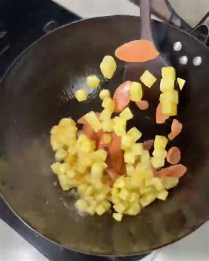 How to Make THE BEST Chinese Stir-Fried Noodles | Potato & Ham Recipe