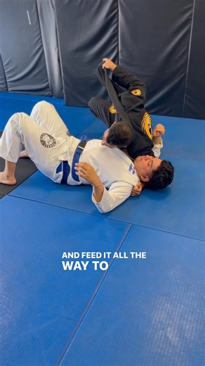💣 Nasty Lapel Choke from Side Control 🥋 When your opponent thinks they’re safe under side control… surprise them with this sneaky lapel trap. 😈 Tight grip, heavy shoulder, and the choke sinks before they even realize what happened. One move — maximum pressure 💀 #BJJ #BrazilianJiuJitsu #LapelChoke #SideControl #BJJTechniques #Grappling #Submission #JiuJitsuLife #BJJLifestyle #OSS #MMA #BJJReels #BJJDrills #BJJTraining #JiuJitsuEverywhere #DeividDias_BJJ | deividdias_bjj