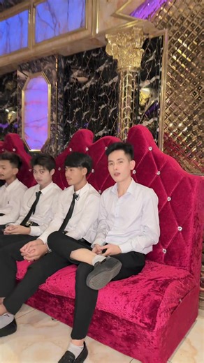 វីដេអូ​របស់ Romantic Family KTV (@romantic.family.ktv) ជាមួយ សំឡេងដើម - fan sereymun-🇰🇭 - 𝙏𝙊𝙋_𝙁𝘼𝙉_𝙆𝙎𝙈💞