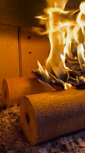 25 reactions · 4 comments | The top-down method isn’t just perfect for lighting firewood logs… It’s perfect for EVERYTHING. Including our fast-heating, clean-burning Hardwood Heat Logs. Simply stack some kindling on top of your Heat Logs, place a firelighter on top of the kindling, and light up  | Lekto Woodfuels | Facebook