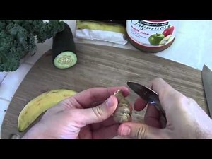 How to Make a Really Basic Kale Smoothie