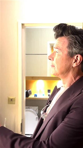 Only the best quiff for Dublin 🇮🇪 A clip from Rick’s stopover in Dublin last year on the ‘Never’ book tour (now available in paperback 😉) Watch the full video over on YouTube - Team Rick https://www.youtube.com/watch?v=WyK7s-osTLs | Rick Astley