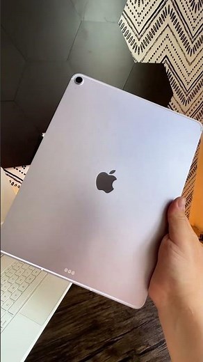 iPad Air (2025) and Magic Keyboard unboxing