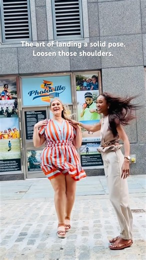 POSES FOR CURVES | HOW TO POSE TO LOOK PHOTOGENIC | POSES FOR FEMALE FOUNDERS