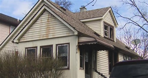 2 killed in Detroit house fire on city's east side