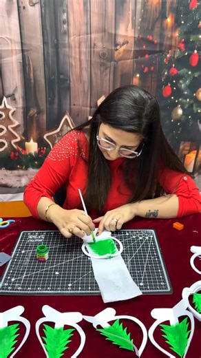 Chetchathomies - Aminaz on Instagram: "Minimal yet magical 🎄✨ DIY Christmas paper craft using just plain white A4 sheets! Simple folds, easy cuts, and a little glue bring festive vibes to life. Who knew white paper could look this stunning? 💫 — 📝 DIY Process 1. Take A4 size white paper. 2. Cut each sheet into half. 3. Fold each half from the center. 4. Using a template marking, cut the design as shown in the video. 5. Repeat with 20 sheets (or as many as you like). 6. Glue all the cut pieces 