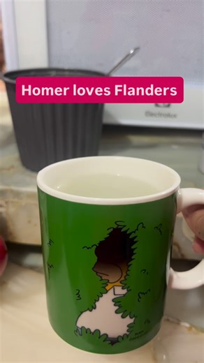 Carito 🍀 on Instagram: "A quién más le gustan los #simpsons ??! Me pareció genial esta #taza !!! 📍 La encontré en el @listo.ecu del centro de convenciones (no sé si sea en todos los listos, pero habían muchos productos de simpsons) Este fue mi #autoregalo del mes de #enero 🙆‍♀️ #Ecuador"