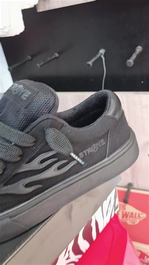 Straye Logan Puff: chunky DC shoes and Vans style