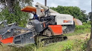 11 reactions | Powerful Kubota DC-105X Harvest Rice Agriculture Cambodia | CHANDY-Countryside | Facebook