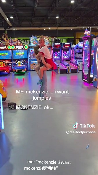 @McKenzie 💪💕 has always said yes to me🥹 #sistersister #twinsisters #jump #arcade #shelovesme