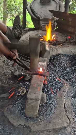 THIS POOR VILLAGE BLACKSMITH SHOCKED THE WORLD WITH INSANE HANDMADE SKILL 😱🔥