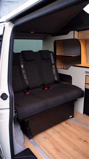 🔥 Neuer Innenausbau, neues Projekt! Unser frisch ausgebauter VW T5 Camper ist ready – kompakt, funktional und mit richtig viel Liebe zum Detail gebaut. 💪✨ Was sagt ihr zum Look? 😍👇 #CamperMeyer #VWT5 #CamperAusbau #VanConversion #VanlifeGermany #CamperInterior #VWBusLiebe #T5Camper #Vanbuilds #DIYCamper #CamperVanlife #CamperSelbstausbau #VanProjekt #CamperUmbau #VanlifeEurope #VanbuildGermany | Campermeyer