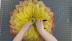 763K views · 10K reactions | Follow me if you like to see more projects like this. You can watch the full and detailed tutorial here ➡️ https://youtu.be/F_fIOjA0eF0 | Julie's Wreath Boutique | Facebook
