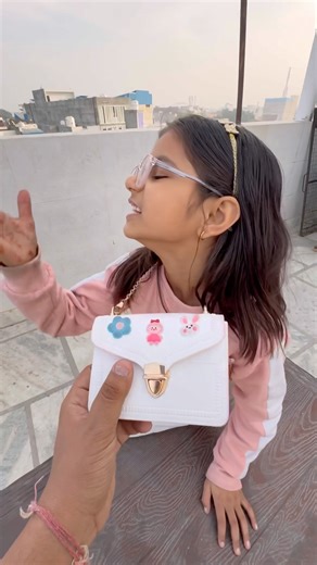 Yana ka purse make kit me kya hai