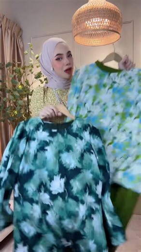 SET KURUNG RANDOM DESIGN ELEGAN TOP WITH HALF ZIP BACK. MATERIAL BAJU: KOREAN SOFT CREPE DAN MATERIAL SKIRT : SOFT PLEATED ( KOD : D )