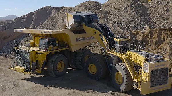 Incredible Heavy Giant Machinery That Relocates Tons of Rock