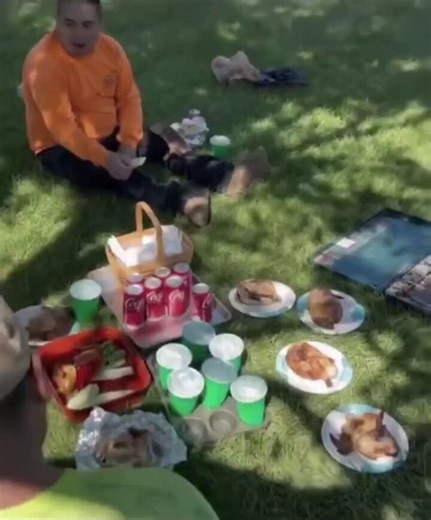 This is brilliant & it used to be a social norm that all workers were fed like this. Unfortunately rascists call ice