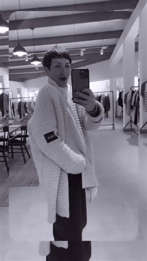 HÏKA on Instagram: "P u n t o & P u n t o 🤍 #hika_basque_brand #basquecountry #basquestyle #basquebrand #marcavasca #basque #euskalherria #showroom #kolekzioberria #arropa #ropa #udazken #udazkennegua #kolekzioak #totallook #outfit #woman #man #kids #prendasdepunto #jertseak #jersey #cardigan"