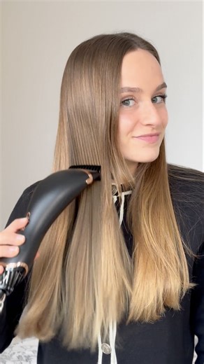 Calor France | 💖 Air Motion 💖 Léger, compact et ultra puissant. ⚡️ Il sèche, lisse et prend soin de vos cheveux sans les abîmer, le tout en un seul geste... | Instagram