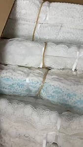 Nuestra caja de los tesoros... nuestros encajes 😍 Porque elegir cada pequeñísimo detalle marca la diferencia de cada diseño. www.artesaniadelatorre.es | Artesanía de la Torre