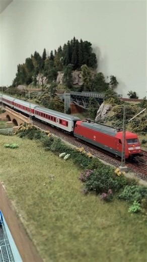 ICN Komet wird von 101 008 gezogen #modelrailroad #h0 #modellbahn