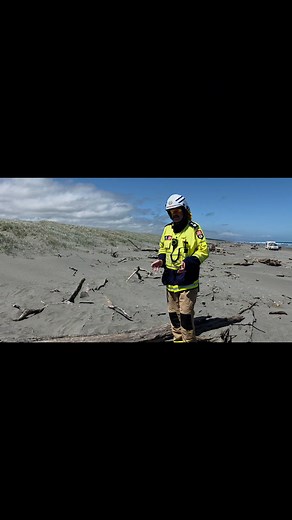 This morning we responded to a fire on the beach..... unfortunately no 111 calls were received however it was posted on Facebook. Although covering in sand will slow down a fire it may not put it out, fires can still burn and spread when buried and can also make it harder to fully extinguish as well as investigate these types of fires. This fire was made up of household waste, green waste and electronics, so people burning their rubbish on the beach..... Top Tips: - Covering a fire in sand will 