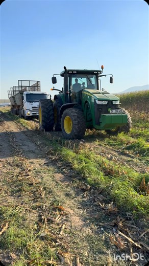 Big tractors 🚜 pulling big trucks through the corn fields with our Rusty Rope 💪 #tractors #corn #tractor #truck #farm #farming #harvesting #johndeer #farmrecovery #outdoor #4x4 #offroad #rusty4x4 #rusty4x4recoverygear #bigropes | Rusty 4x4 Offroad Recovery Gear