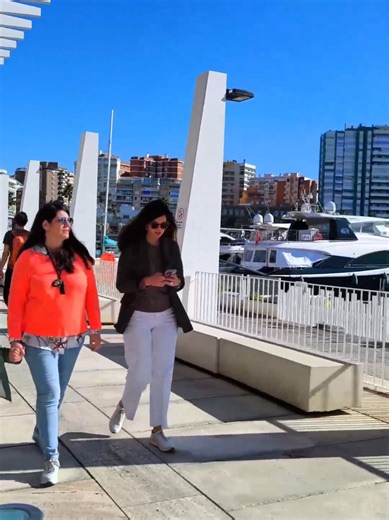 Pesa Pesa Pesa: Melodías de Amor desde España