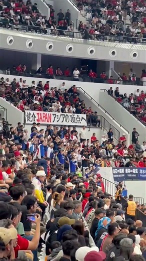 Japan’s fans cheering. 日本のファンが応援している #afcchampionship