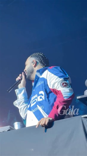 DRAKE INTERPRÈTE « ONE DANCE » À PARIS 🔥 Ce dimanche soir, Drake, véritable icône mondiale du rap qui comptabilise plus de 113 milliards de streams sur Spotify, a électrisé l’Accor Arena ! L’artiste canado-américain de 38 ans a offert à ses fans français une prestation survoltée, enchaînant ses hits incontournables dans une ambiance incandescente portée par un public conquis. — #drake #rap #accorarena #music #paris #france Images : @galafr by @antoineorso | Gala