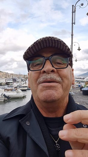 In questo mondo niente è dovuto per noi napoletani. C'è un'eccezione: anche quello che ci è dovuto lo dobbiamo conquistare. | Angelo Di Gennaro Bis