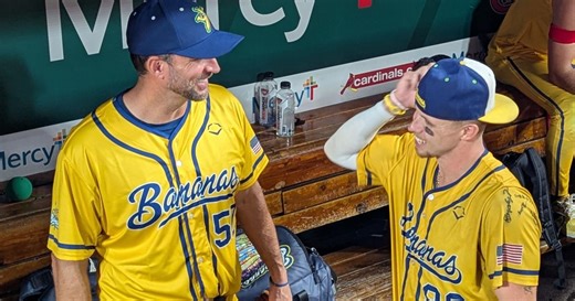 Former Cardinals great Adam Wainwright makes his Savannah Bananas debut