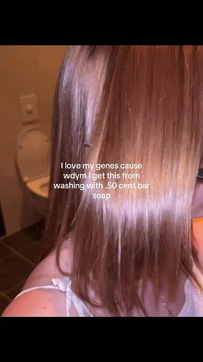 “B- but glass skin🥺 but short hair” omg it’s a bar soap what do you expect Naturally occurring “glass skin” and “glass hair” aren’t really about perfection so much as clarity—like light passing through something without resistance. It’s the kind of beauty that doesn’t look constructed. It looks like it simply exists. Glass skin is less about being poreless and more about balance. It reflects a surface that’s consistently hydrated, calm, and even in tone. There’s a softness to it, but also a sub