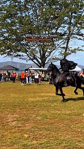 The season of the witch! 🧙‍♀️ Caught this years annual SUP Witch Festival and found witches had taken over Sleepy Hollow, NY. Our favorite part is watching the standup paddle boarding witches cover the Hudson River! Make sure not to miss it next year! 🧹🦇🎃 #SUPWitchFestival #WitchPaddle2025 #SpookySeason #hudsonriver #ny #newyorker #newyork #travel | Amorray Travels