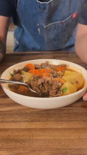 Beyond Steak is the moment✨ Recipes below! — 📹: @consciouschris Breakfast Wraps: Plant-based liquid egg substitute with dairy-free gouda, peppers, onions, spinach, and Beyond Steak topped with plant-based chipotle mayo. Cheesesteak Bowls: Peppers and Onions seasoned with salt, pepper, garlic, and onion powder, plus Beyond Steak and melted smoked dairy-free provolone topped with a plant-based mayo-ketchup sauce. Hearty Beef Stew: Potatoes, Carrots, Beyond Steak with spices and seasonings in a sa